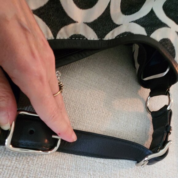 Euc Coach Peyton Op Art Black Hobo Shoulder Bag Purse - Picture 8 of 14